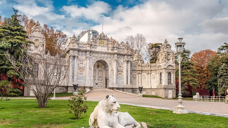 Dolmabahce Palace Skip-the-Line Tickets with Audio Guide Indoor Attractions Dolmabahce Palace - Image 2