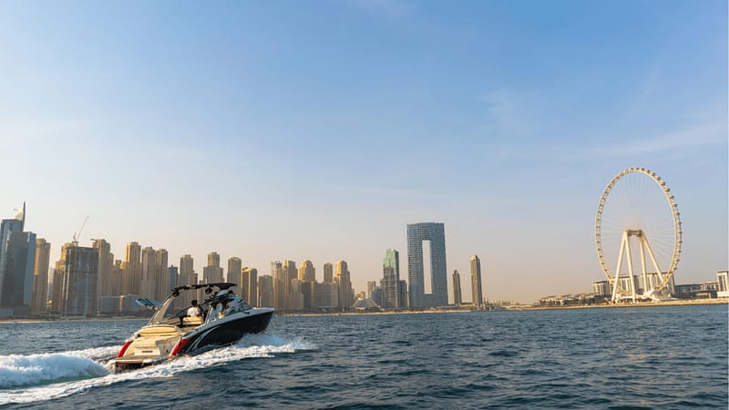 Dubai Private Yacht Tour Boat Tours and Cruises Skywalker Yacht Tour - Image 2